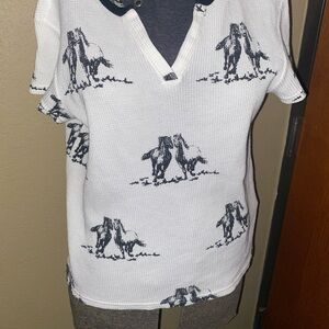 Waffle Knit Penguin Print V-Neck Top - White/Black